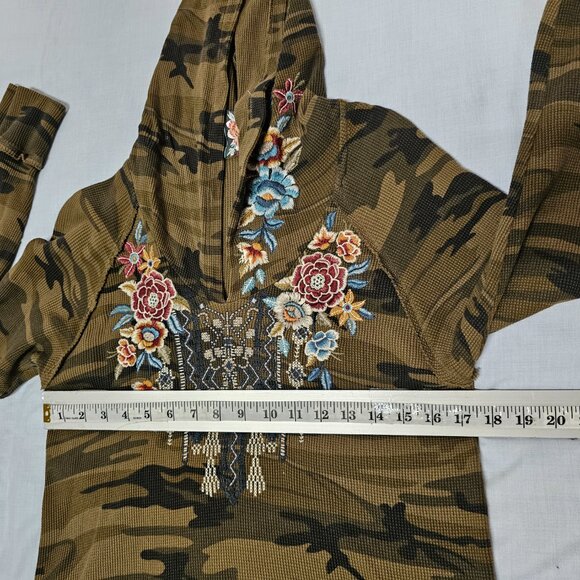 Johnny Was Eleni Thermal Top Size Large Camo Embroidered Camo Hooded Pullover - Picture 11 of 13